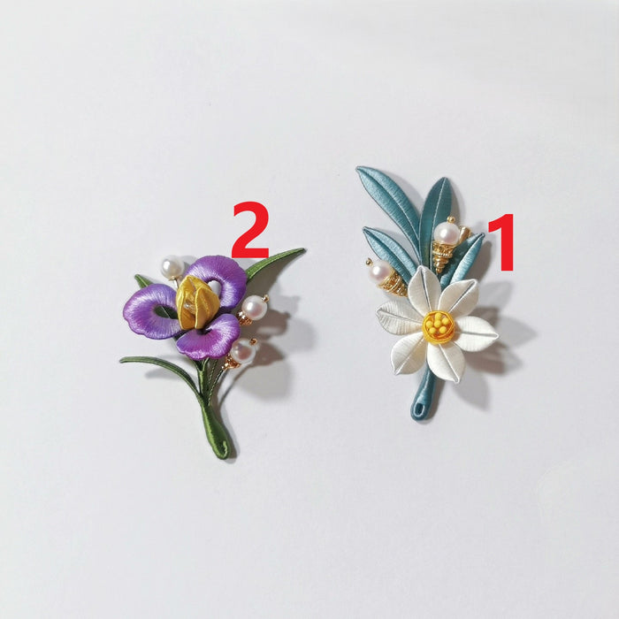 Handmade Chanhua Narcissus Brooch - White Flower with Teal Leaves & Pearl