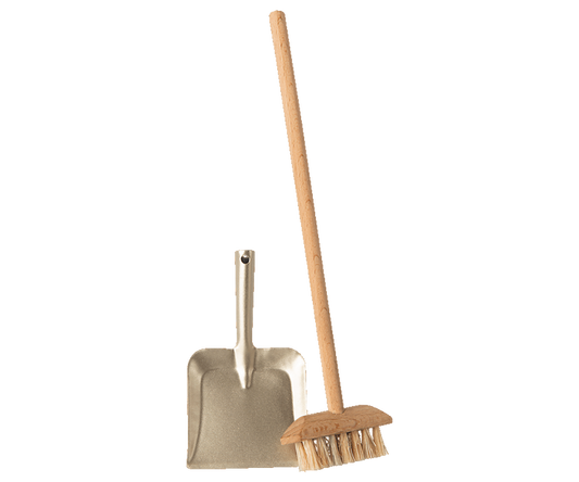 Furniture For Mouse - Broom Set