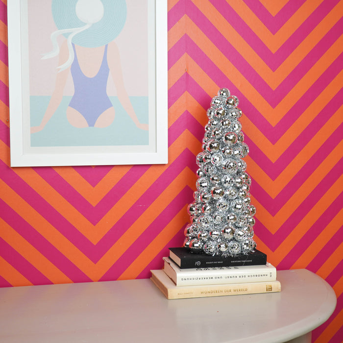 Kerst Decoratie -  Discobalballen Kerstboom - Kunststof - Zilver - 20x19x42 cm
