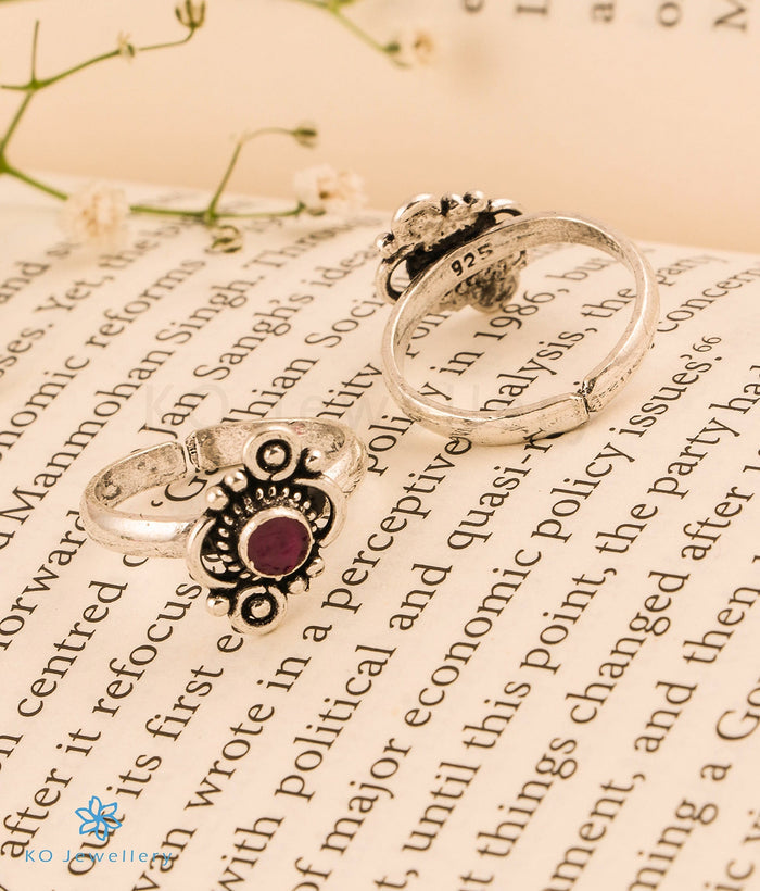 The Vama Silver Toe-Rings (Red)