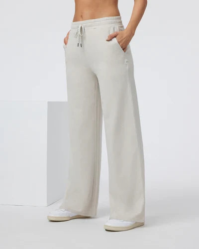 Person wearing Vuori - Halo Essential Wideleg pants on a white background